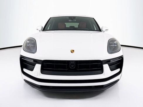 Certified 2025 Porsche Macan AWD/4WD image 6