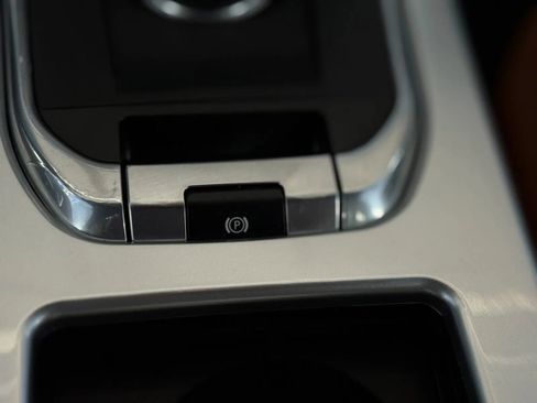 Used 2015 Land Rover Discovery Sport HSE Luxury image 38