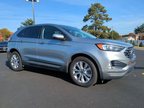 Used 2022 Ford Edge Titanium image 2