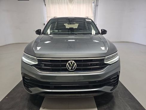 Used 2023 Volkswagen Tiguan SE R-Line FWD image 3