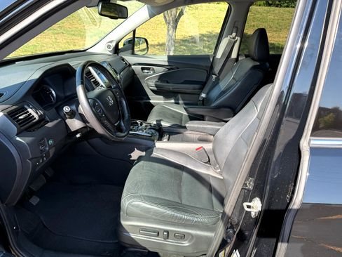 Used 2016 Honda Pilot Touring image 10