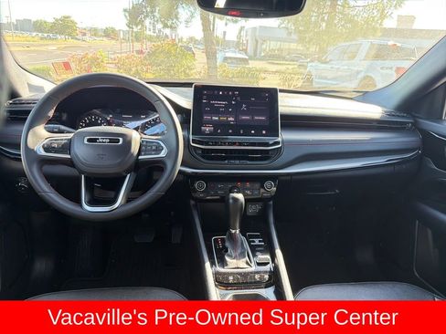 Used 2025 Jeep Compass Trailhawk AWD/4WD image 12