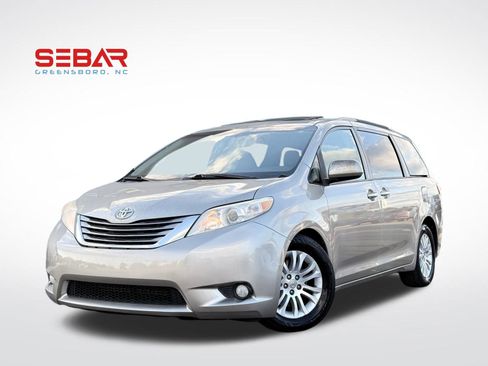 Used 2017 Toyota Sienna XLE Premium image 1