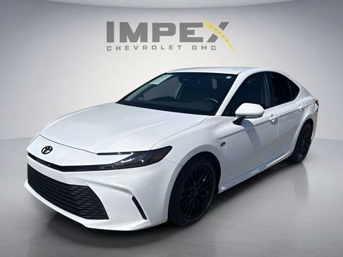 Used 2025 Toyota Camry LE w/ Convenience Package FWD image 1