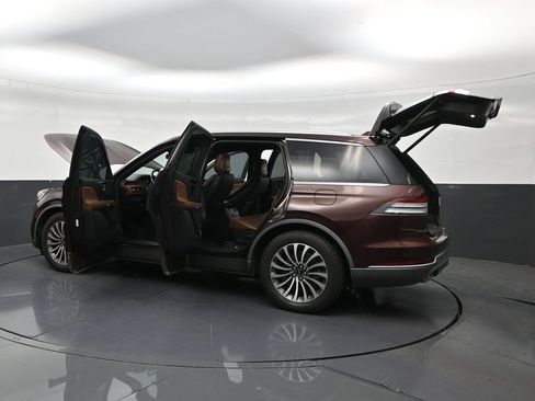 Used 2020 Lincoln Aviator Reserve w/ Elements Package Plus RWD image 30