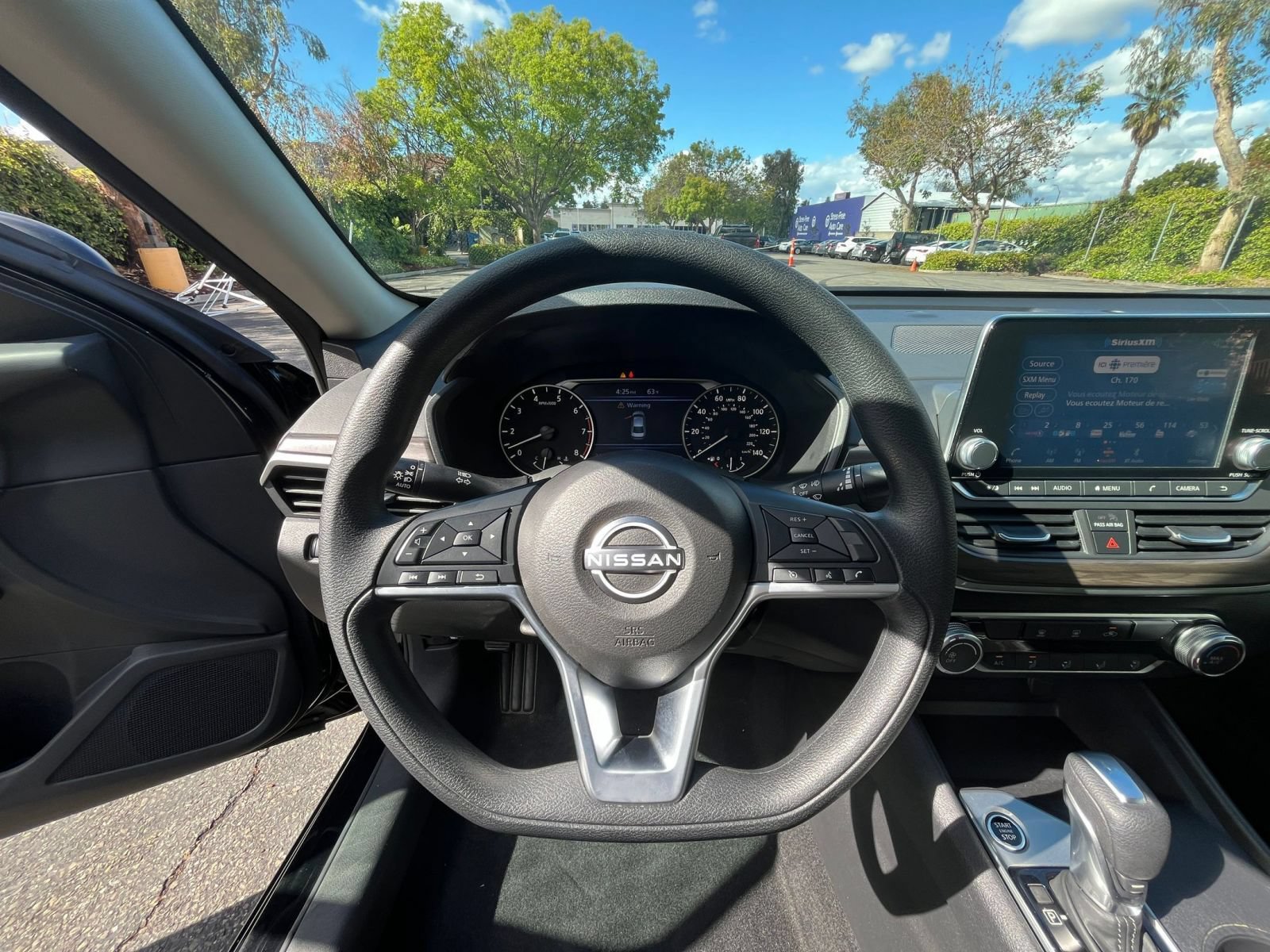Used 2025 Nissan Altima 2.5 SV FWD image 33