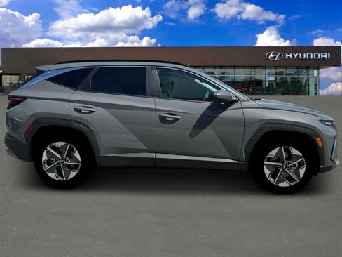 Used 2026 Hyundai Tucson SEL FWD image 9