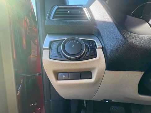 Used 2017 Ford Explorer Limited image 15