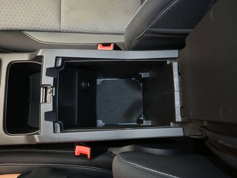 Used 2017 Ford Escape SE w/ SE Cold Weather Package AWD/4WD image 18