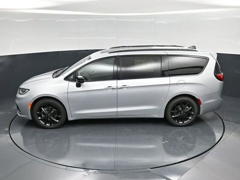 New 2026 Chrysler Pacifica Limited FWD image 53