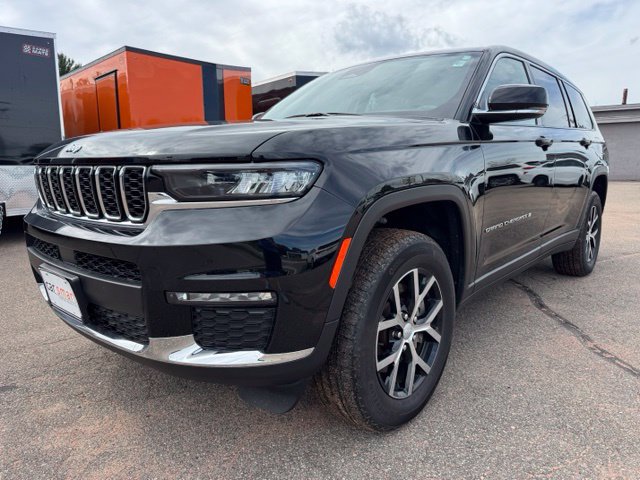 Used 2023 Jeep Grand Cherokee L Limited AWD/4WD image 3