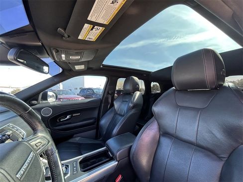 Used 2016 Land Rover Range Rover Evoque SE Premium image 12