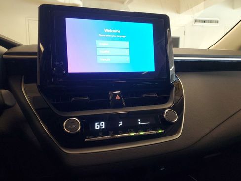 Used 2025 Toyota Corolla LE image 24