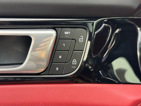 Used 2022 Porsche Panamera 4 w/ Premium Package image 18