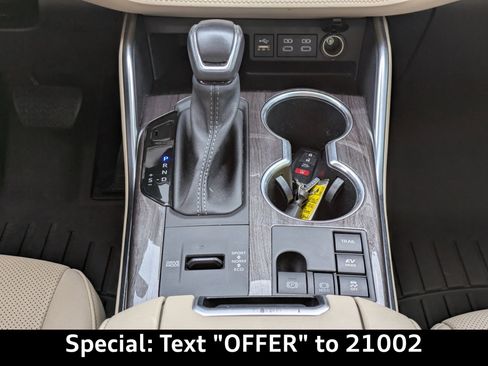 Used 2023 Toyota Highlander Limited image 21