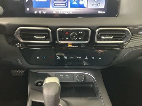 New 2026 Nissan Sentra SV w/ SV Convenience Package FWD image 19