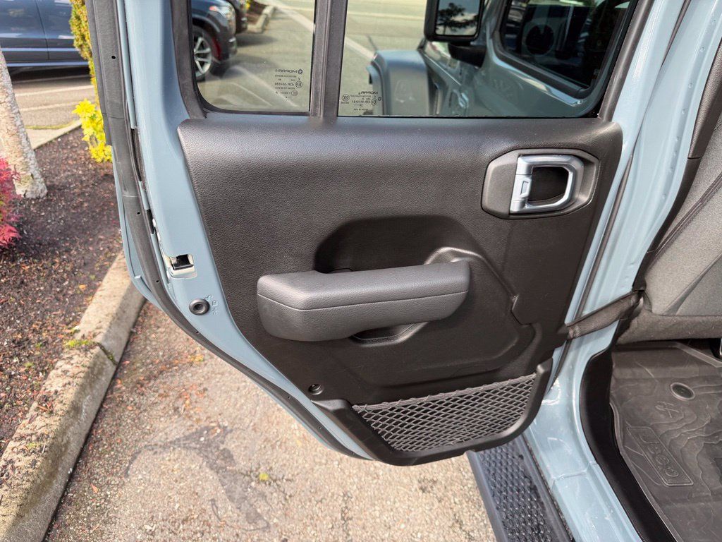 Used 2024 Jeep Wrangler Unlimited Sport AWD/4WD image 17