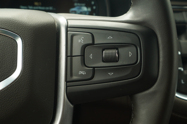 Used 2024 GMC Yukon XL SLT w/ SLT Luxury Package AWD/4WD image 12