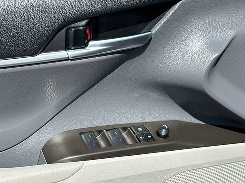 Used 2023 Toyota Camry SE image 15