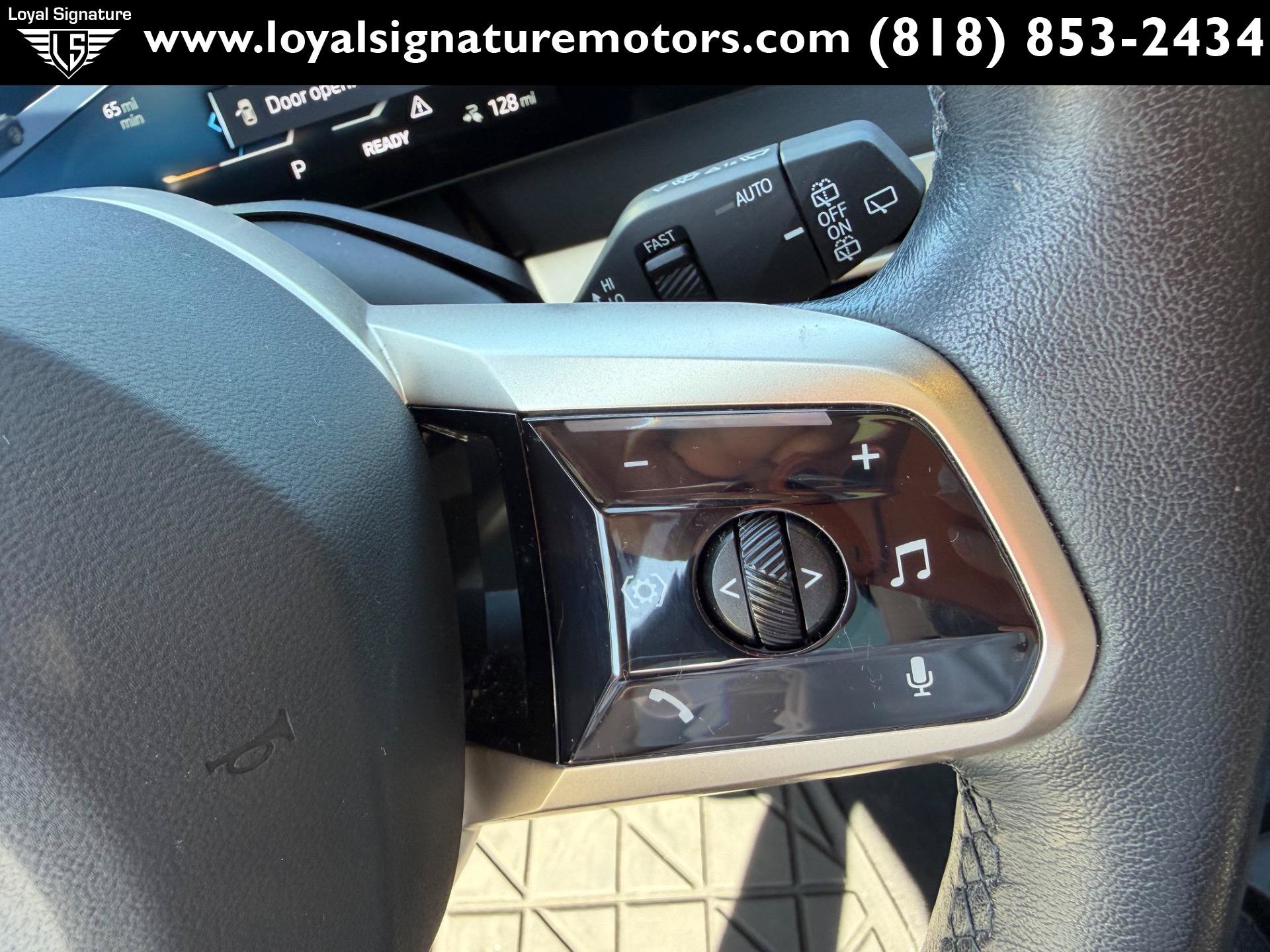 Used 2024 BMW iX xDrive50 w/ Premium Package AWD/4WD image 28
