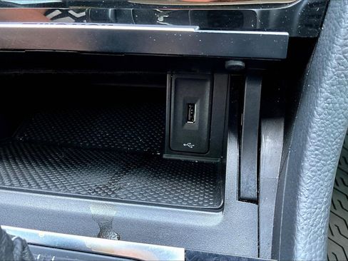 Used 2019 Volkswagen Golf R 4-Door image 16