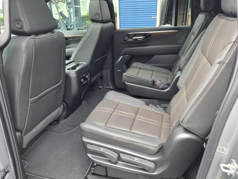 New 2026 Chevrolet Suburban High Country image 7