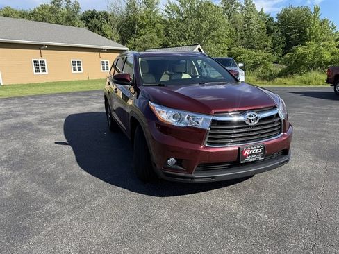 Used 2014 Toyota Highlander XLE AWD/4WD image 3