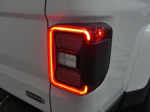 Used 2021 Jeep Gladiator Overland w/ Popular Equipment Package image 15