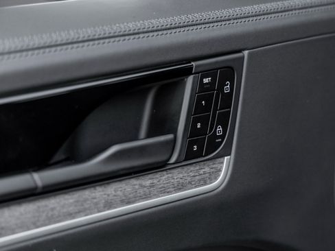 Used 2024 Porsche Cayenne Turbo image 23