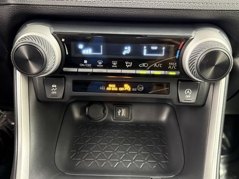 Certified 2025 Toyota RAV4 LE image 28