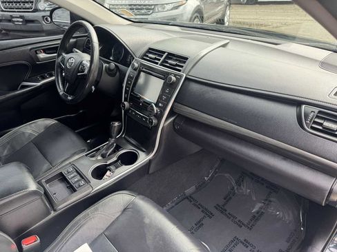 Used 2017 Toyota Camry XLE w/ Moonroof Package image 11