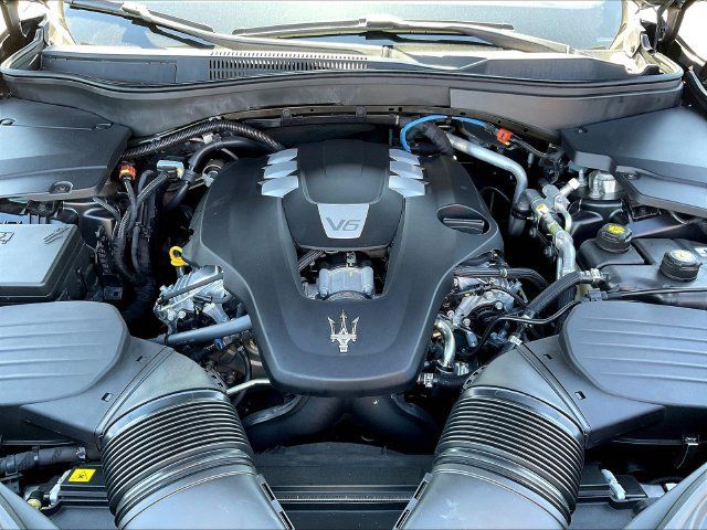 Used 2022 Maserati Levante GT AWD/4WD image 32