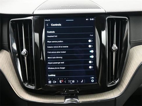 Used 2022 Volvo XC60 B5 Inscription w/ Advanced Package image 17