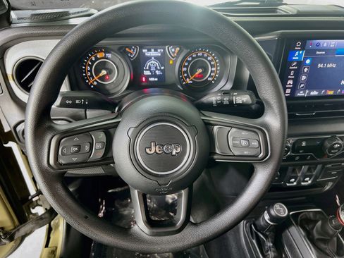 Used 2025 Jeep Wrangler Sport image 11