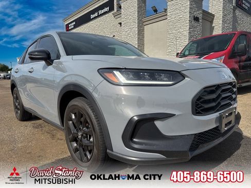 Used 2025 Honda HR-V Sport image 1