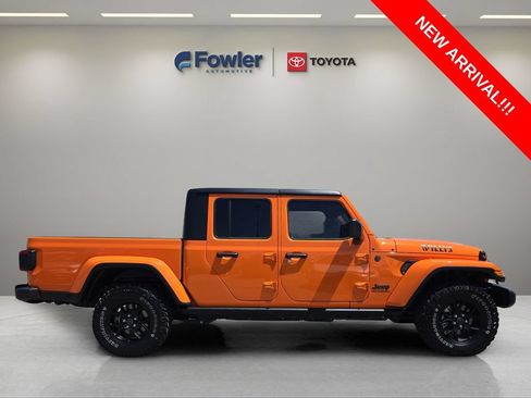 Used 2025 Jeep Gladiator Sport AWD/4WD image 8