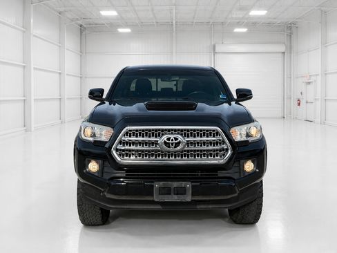 Used 2016 Toyota Tacoma TRD Sport w/ Towing Package AWD/4WD image 2