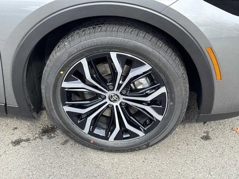 Used 2026 Toyota Crown XLE image 7