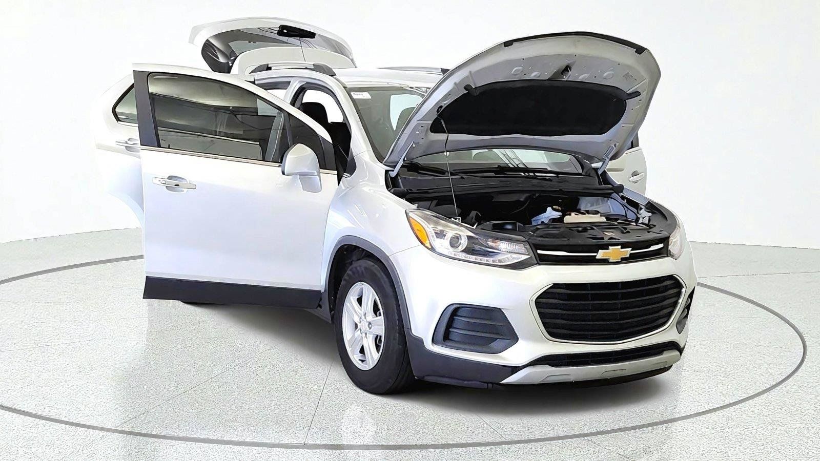 Used 2020 Chevrolet Trax LT w/ LT Convenience Package FWD image 12