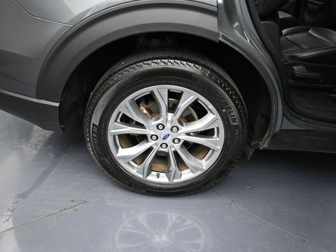 Used 2023 Ford Explorer XLT w/ Equipment Group 202A image 21