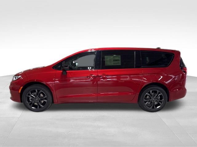 New 2026 Chrysler Pacifica Select AWD/4WD image 2