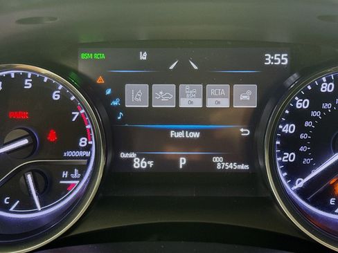 Used 2020 Toyota Camry XLE FWD image 16