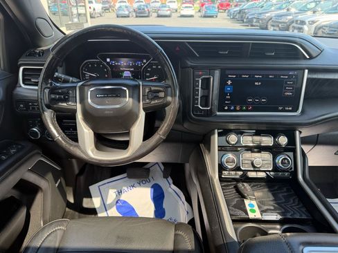 Used 2021 GMC Yukon XL Denali w/ Denali Premium Package AWD/4WD image 11