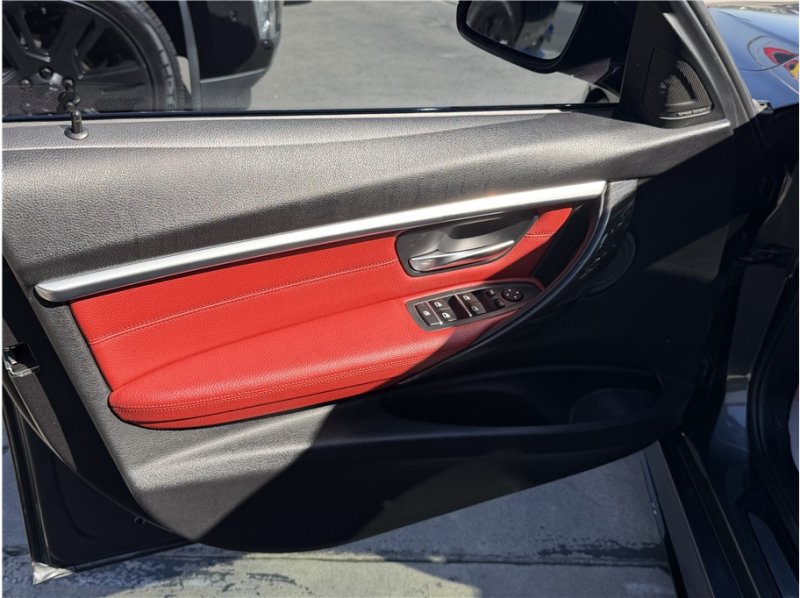 Used 2017 BMW 340i Sedan RWD image 16