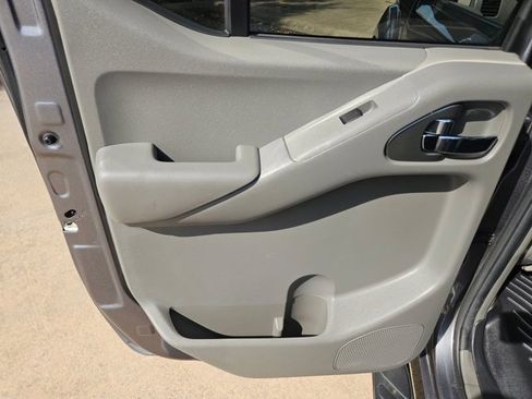 Used 2020 Nissan Frontier SV w/ Midnight Edition Floor Mats image 12