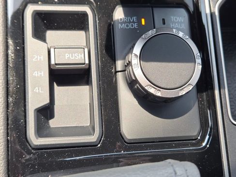 Used 2025 Toyota Tundra Limited AWD/4WD image 36