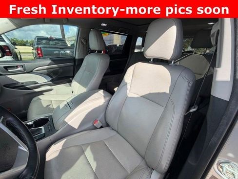 Used 2019 Toyota Highlander Limited Platinum FWD image 8