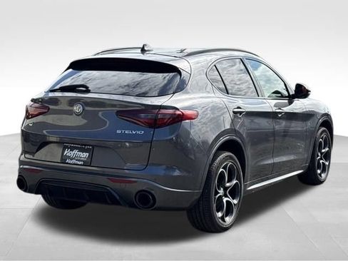 Used 2022 Alfa Romeo Stelvio Veloce AWD/4WD image 8