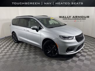 Used 2023 Chrysler Pacifica Touring-L w/ Uconnect Theater Family Group AWD/4WD video 1