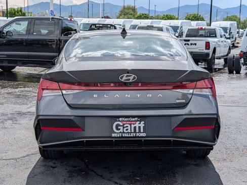 Used 2025 Hyundai Elantra Limited FWD image 5